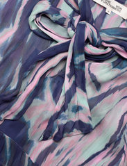 Diane von Furstenberg - DVF MARQUIS DRESS - festtøj til outletpriser - tie dye medium infigo - 3