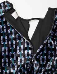 Diane von Furstenberg - DVF LIBBY DRESS - vakarėlių drabužiai išparduotuvių kainomis - chain geo multi med sig blue - 4