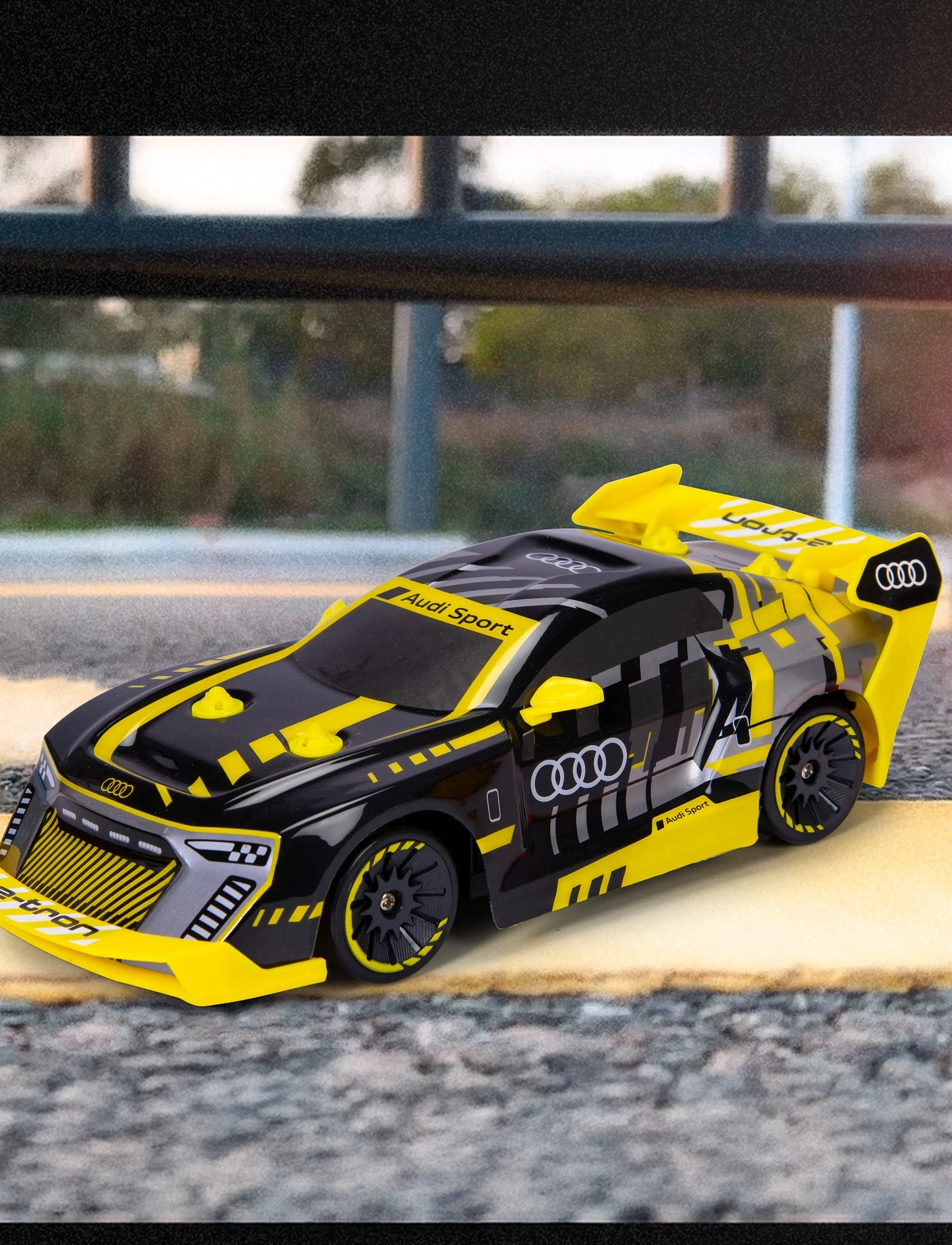 Dickie Toys Radio Controlled Audi S1 ​​E-Tron Drift Car, 22 Cm, Børn, Remote Controlled Legetøj, Sort, Str: ONE SIZE