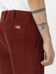 Dickies - HIGGINSON PANT - „chino“ stiliaus kelnės - fired brick - 7