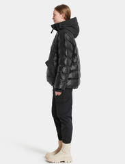 Didriksons - FILIPPA WNS JKT - down- & padded jackets - black - 6