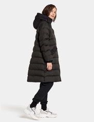 Didriksons - FAY WNS PARKA - winter coats - black - 5