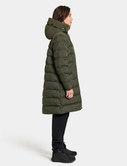 Didriksons - FAY WNS PARKA - wyściełane płaszcze - deep green - 7