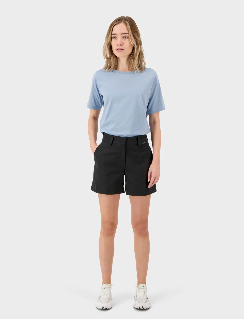 Didriksons - LIV WNS SHORTS 2 - lühikesed vabaõhupüksid - black - 3