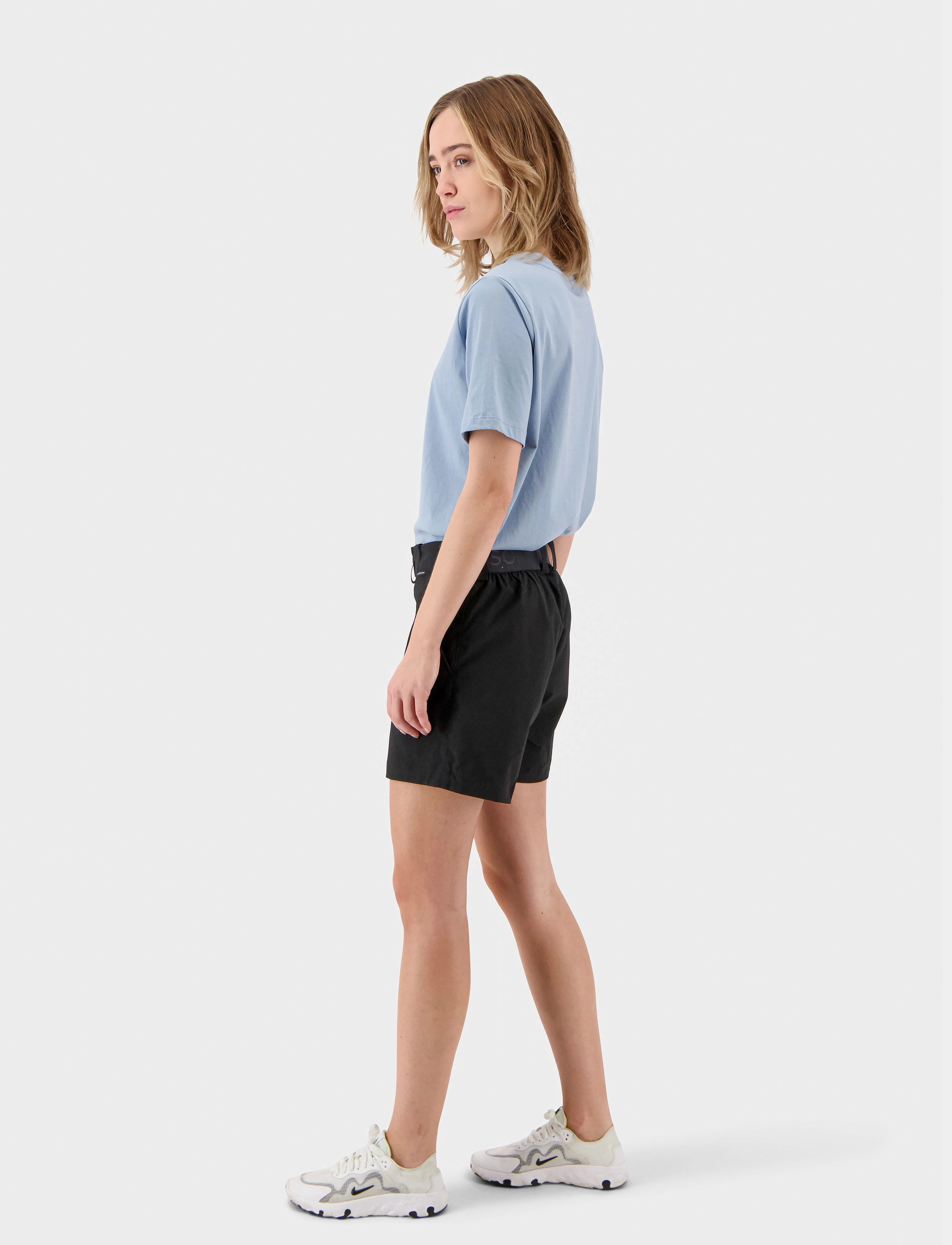 Didriksons - LIV WNS SHORTS 2 - træningsshorts - black - 4
