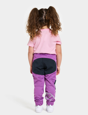 Didriksons - LÖVET KIDS PANT 8 - mykskall-bukser - tulip purple - 5