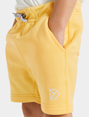 Didriksons - CORIN KIDS SHORTS 2 - treniņtērpa šorti - creamy yellow - 7