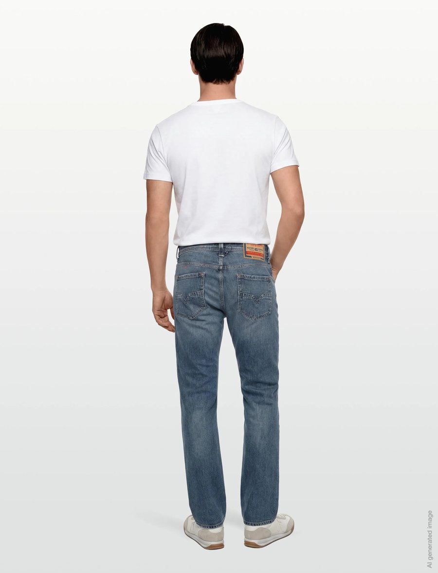 Diesel - “1985 LARKEE” jeans - regular jeans - blue - 4