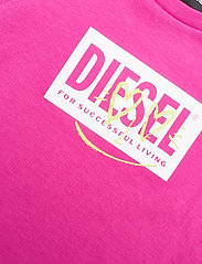 Diesel - TRIDGEB T-SHIRT - kortærmede t-shirts - deep rose - 2