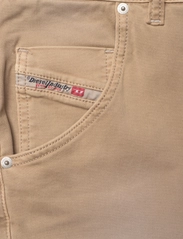 Diesel - KROOLEY-E-NE Sweat jeans - džinsa bikses ar tievām starām - beige - 2