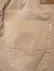 Diesel - KROOLEY-E-NE Sweat jeans - džinsa bikses ar tievām starām - beige - 4