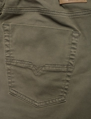 Diesel - KROOLEY-E-NE Sweat jeans - džinsa bikses ar tievām starām - green - 5
