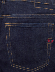 Diesel - 1979 SLEENKER L.32 TROUSERS - skinny jeans - denim - 4