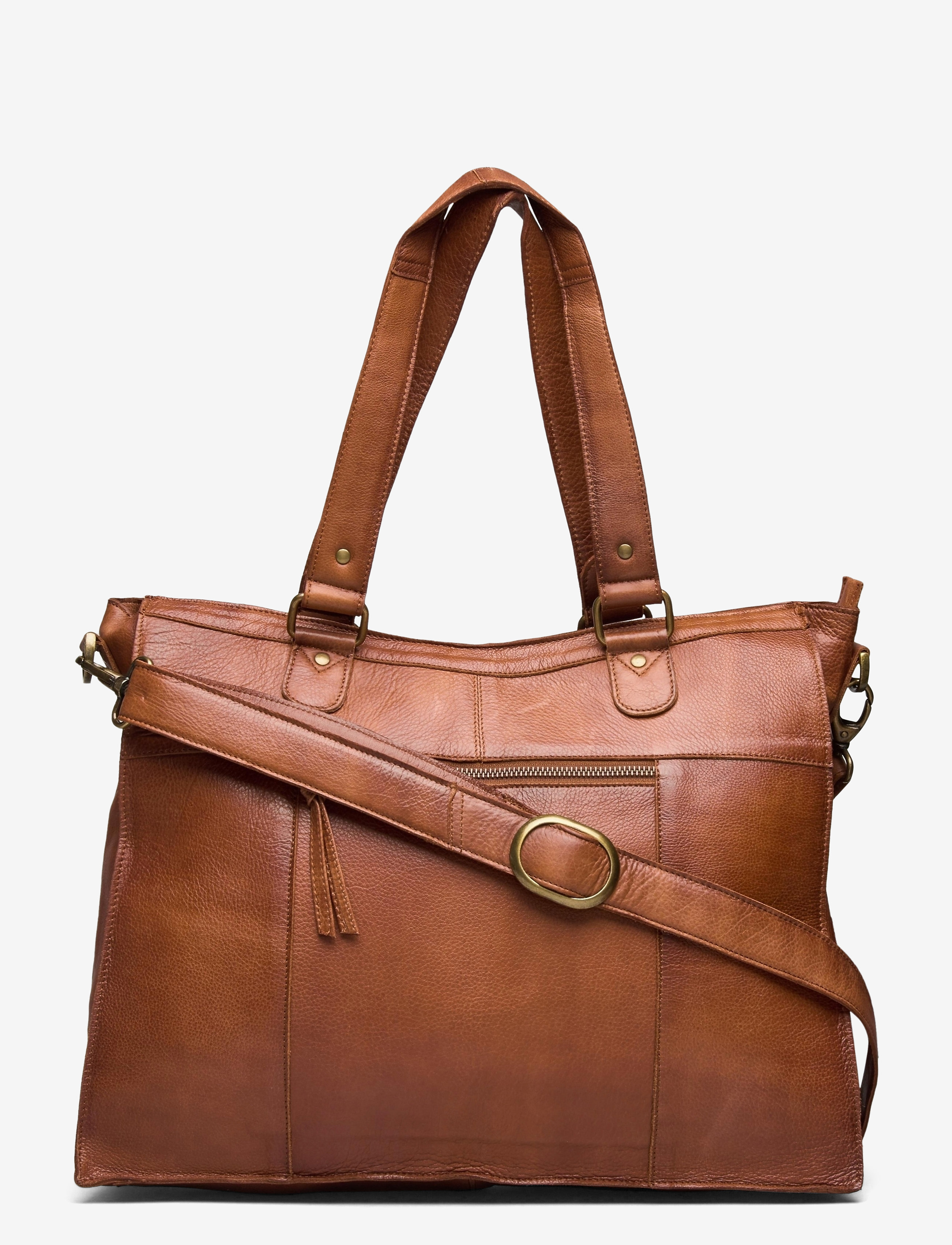 Molly Urban - WALNUT