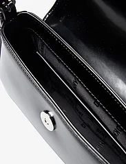 DKNY Bags - SURI FLAP SHOULDER - festkläder till outletpriser - bsv - black/silver - 4