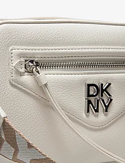 DKNY Bags - GREENPOINT CAMERA BAG - festklær til outlet-priser - wht - white - 3