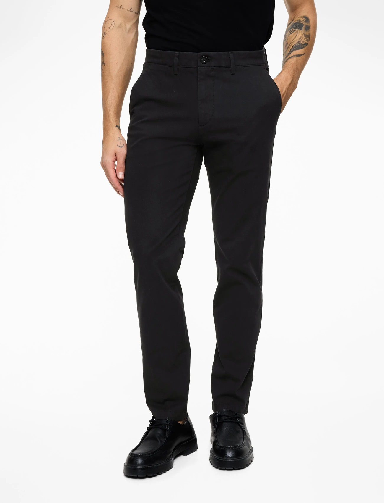 Dockers - MOTION CHINO TAPER - Ülikonnapüksid - blacks - 0