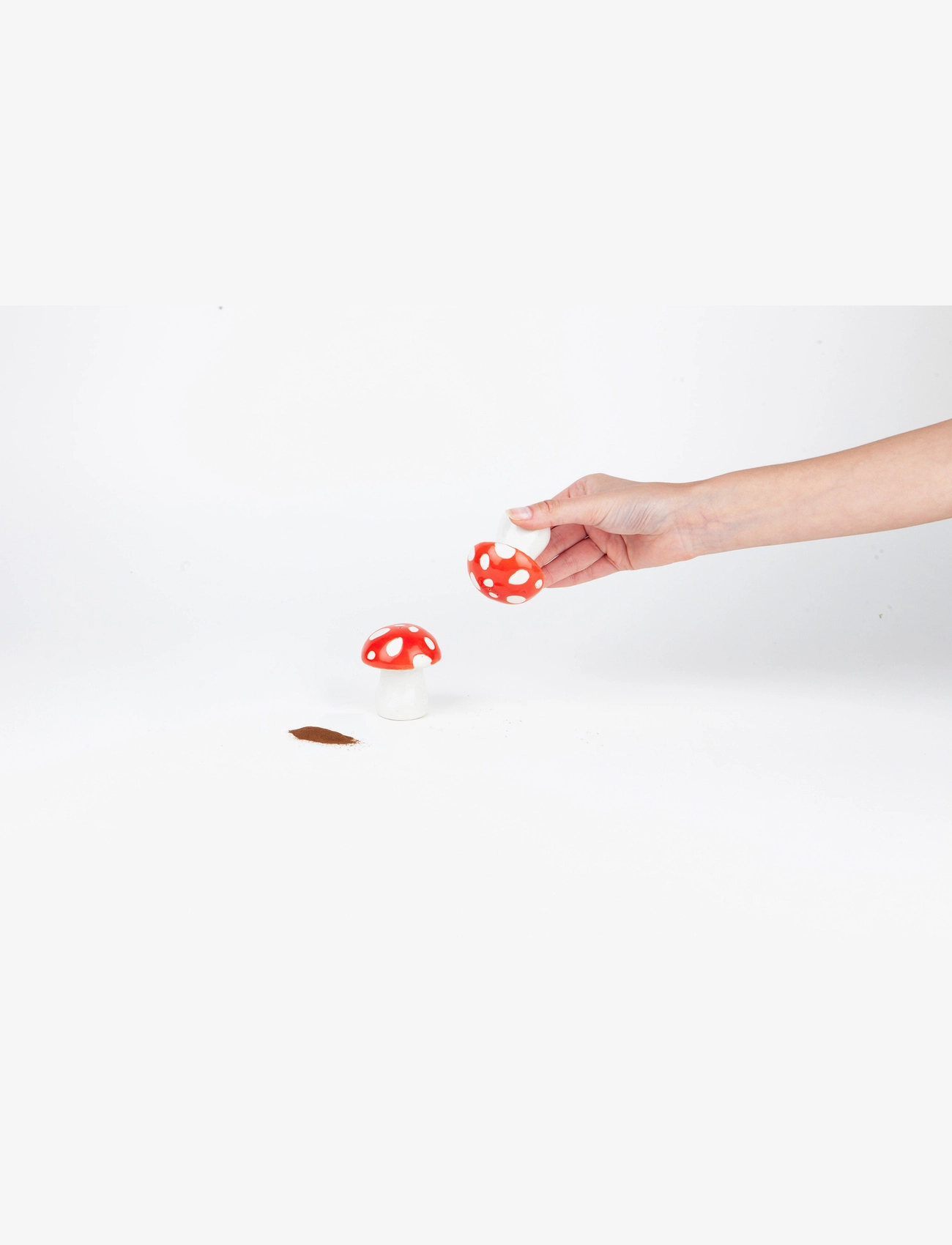 DOIY - Salt & pepper shakers - Amanita - red / white - 1