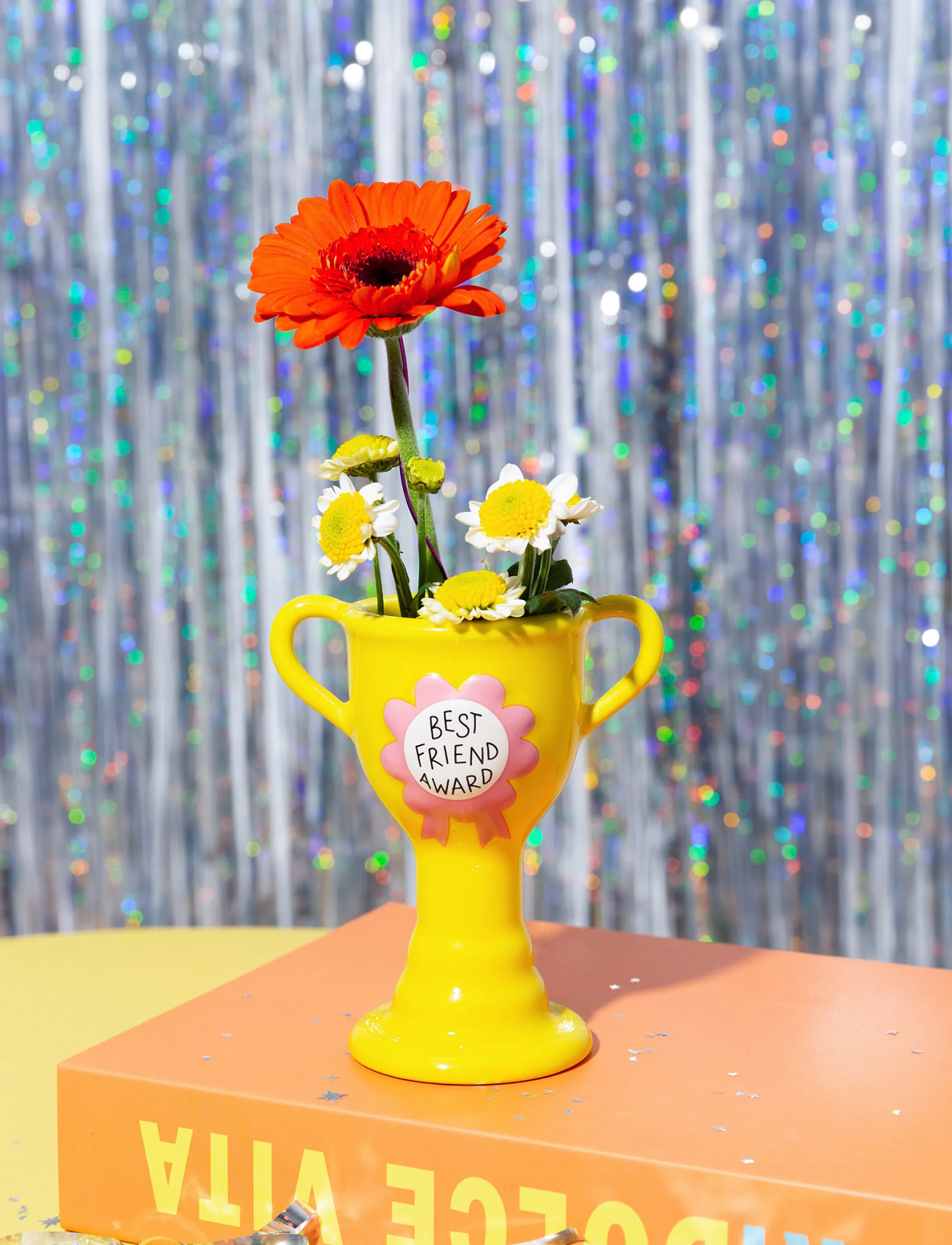 DOIY - Vase – Trofé – Pris för bästa vän - yellow - 3