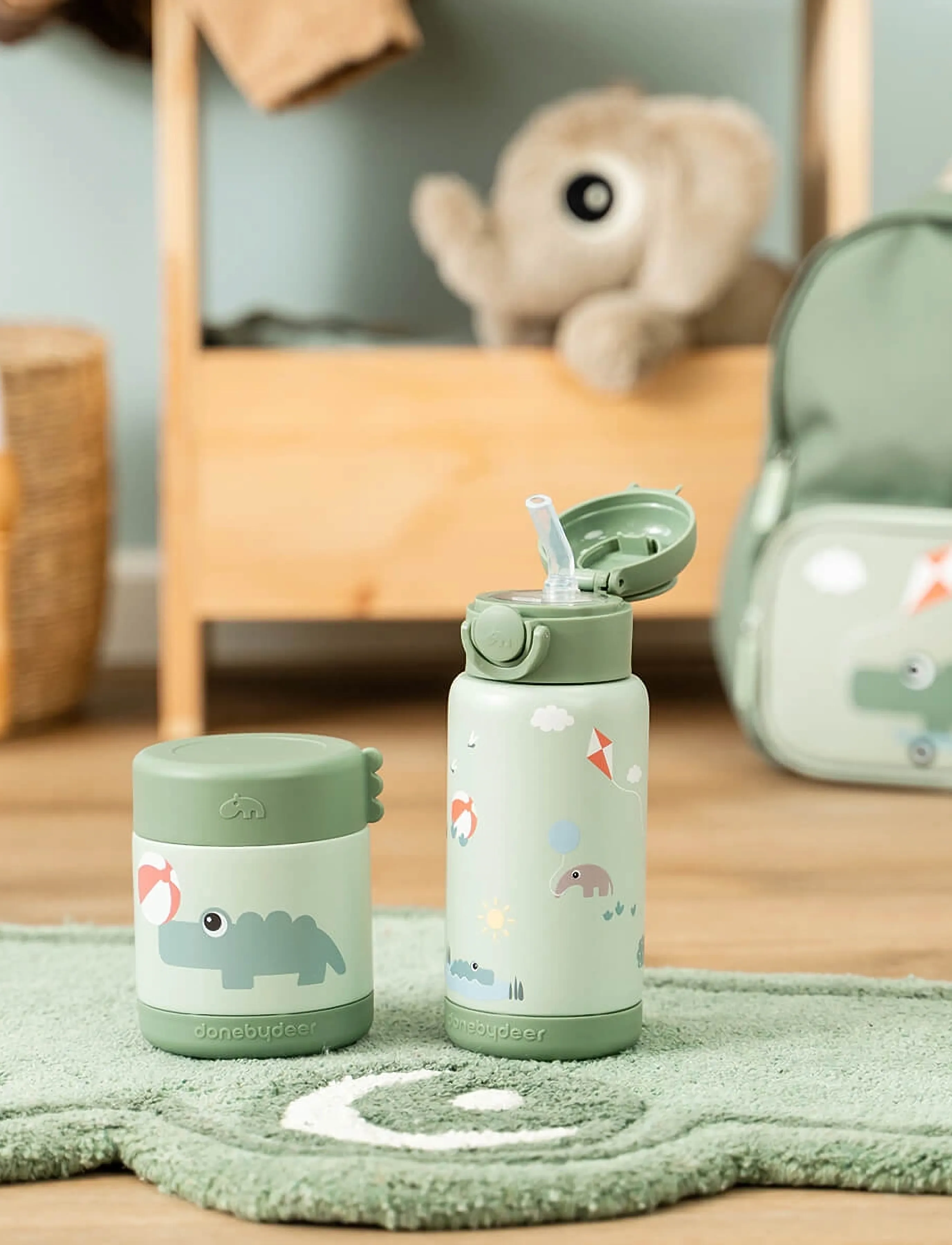 Done by Deer Insulated Straw Bottle Playground Green 340 Ml, Ø 7.5X 19 cm, Baby Feeding, Grün - Sippy Cups, Kinder