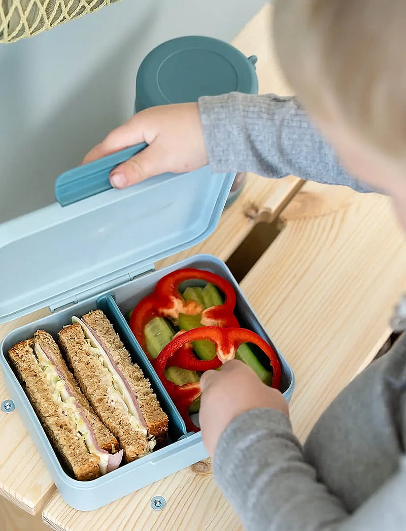 Done by Deer - Lunch box w/divider Tiny farm Blue - pudełka śniadaniowe - blue - 4