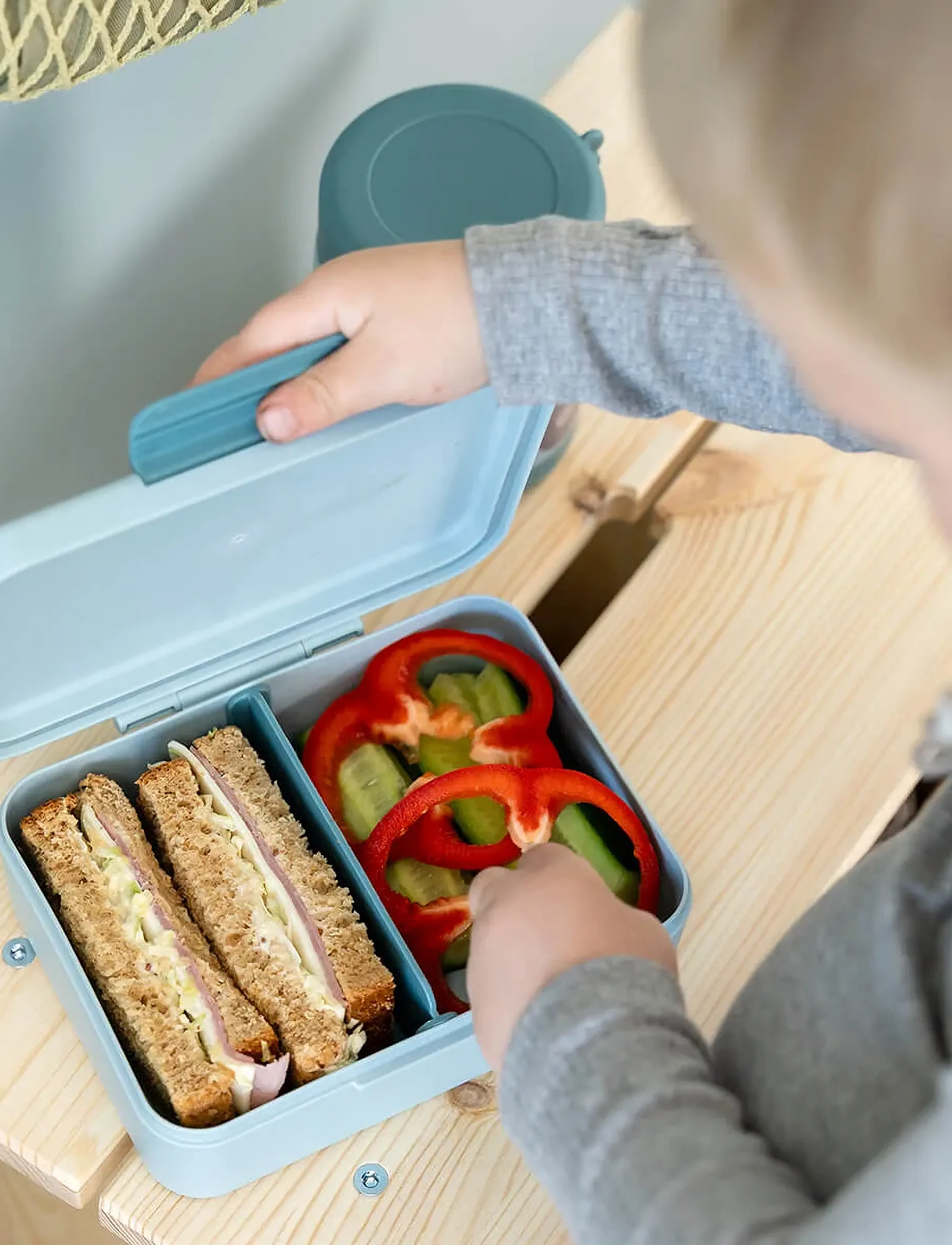Done by Deer - Lunch box w/divider Tiny farm Blue - lunch trommel - blue - 4