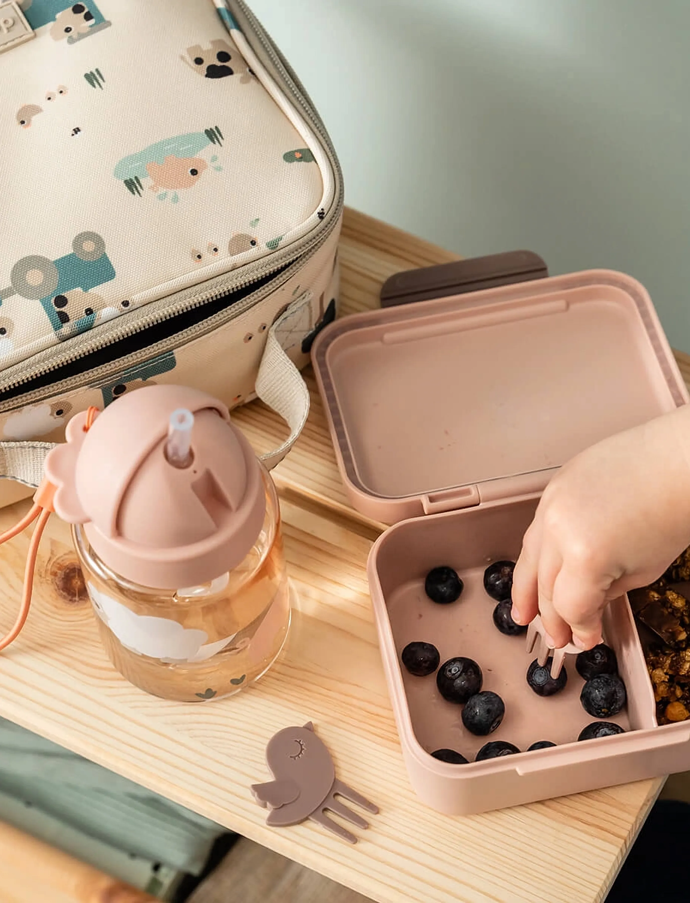 Done by Deer Tiny Lunch Box W/Snack Picks Tiny Farm Powder, 13X 11X H 6 cm, Pink, Baby Feeding > Baby Food Containers, Børn