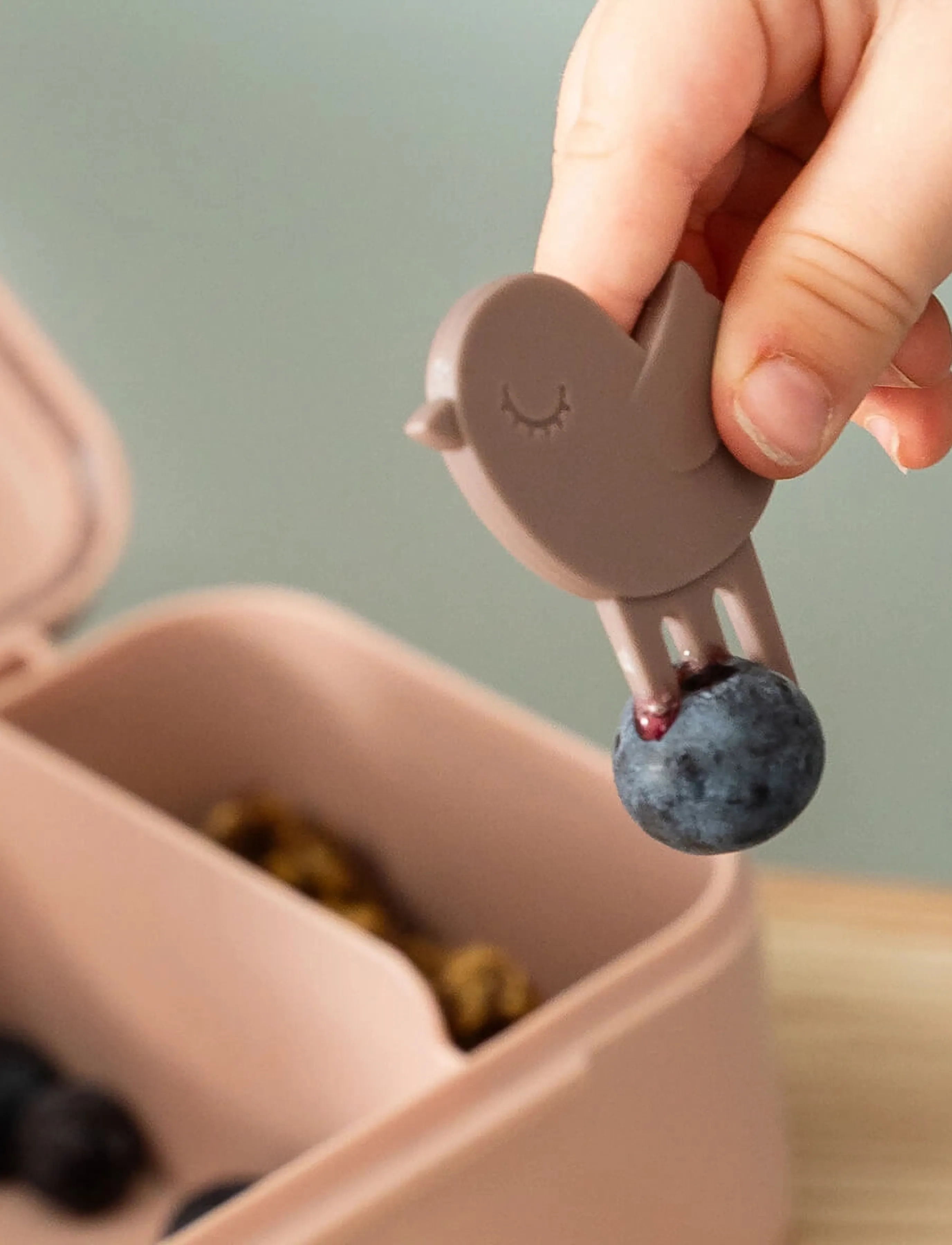 Done by Deer - Tiny lunch box w/snack picks Tiny farm Powder - behälter für babynahrung - powder - 5