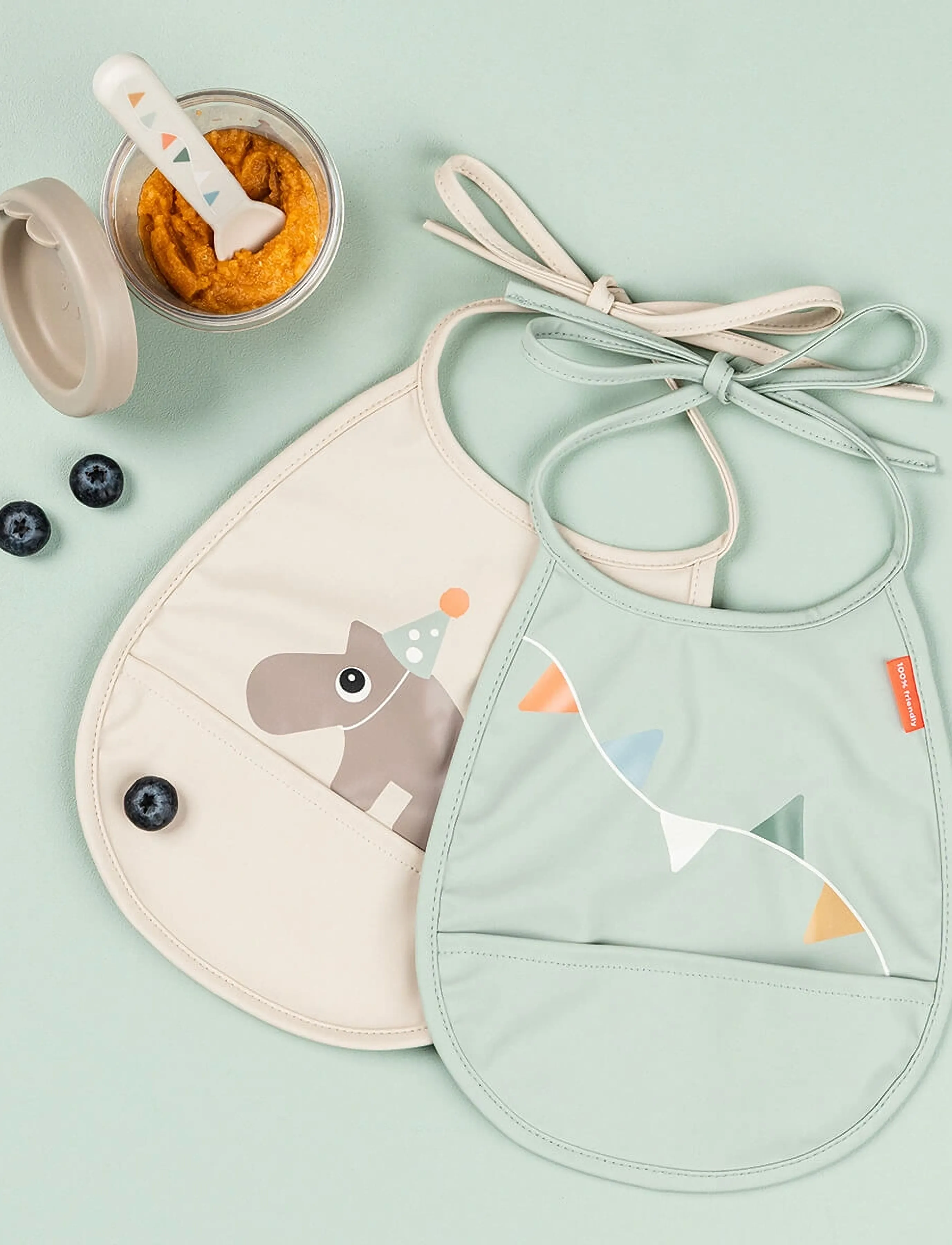 Done by Deer Tiny Pocket Bib 2-Pack Celebration Sand, Børn, Baby Lommehagesmæk 2-pak, Beige, Str: 20X 19.5CM