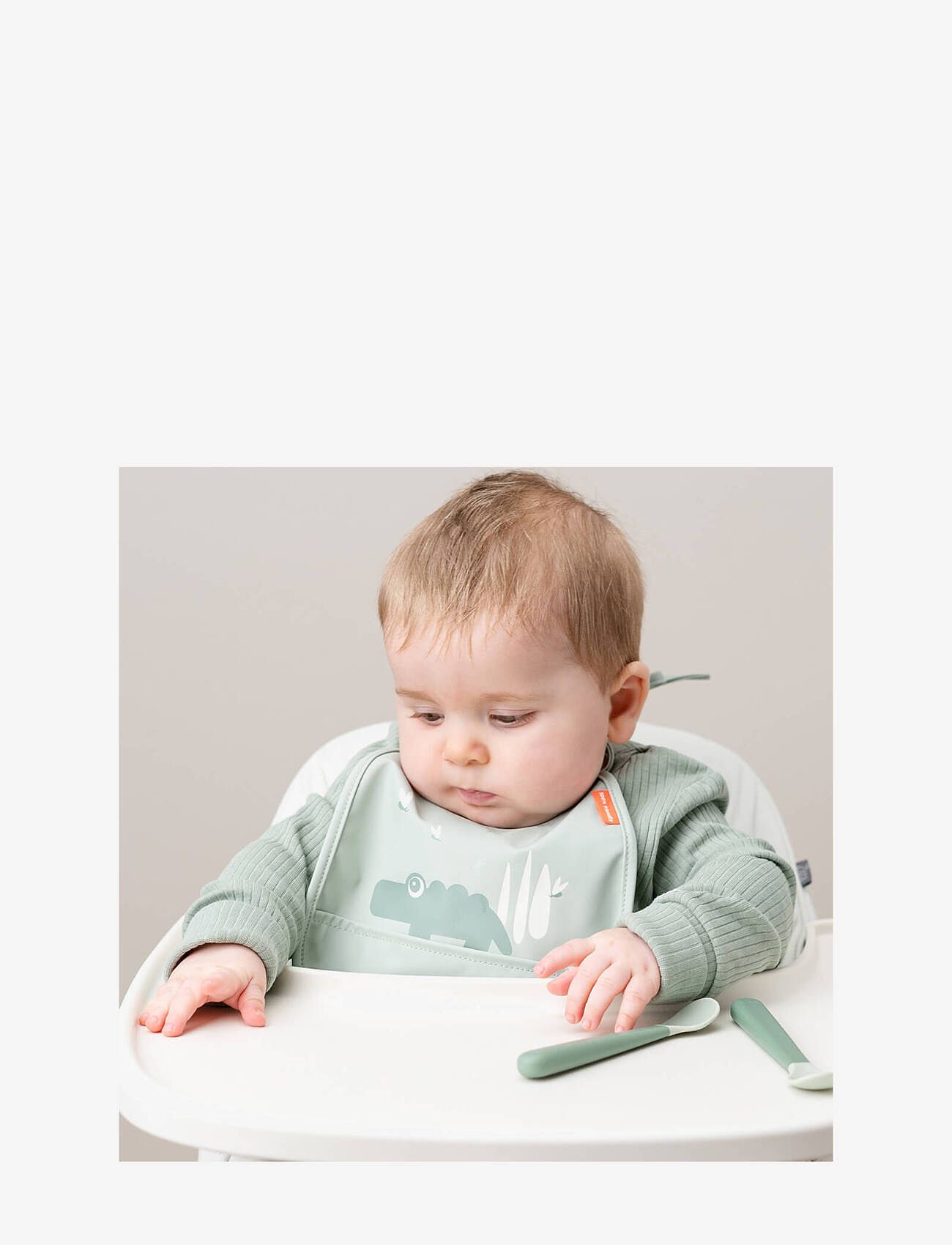 Done by Deer - Tiny pocket bib 2-pack Croco Green - sleeveless bibs - green - 5
