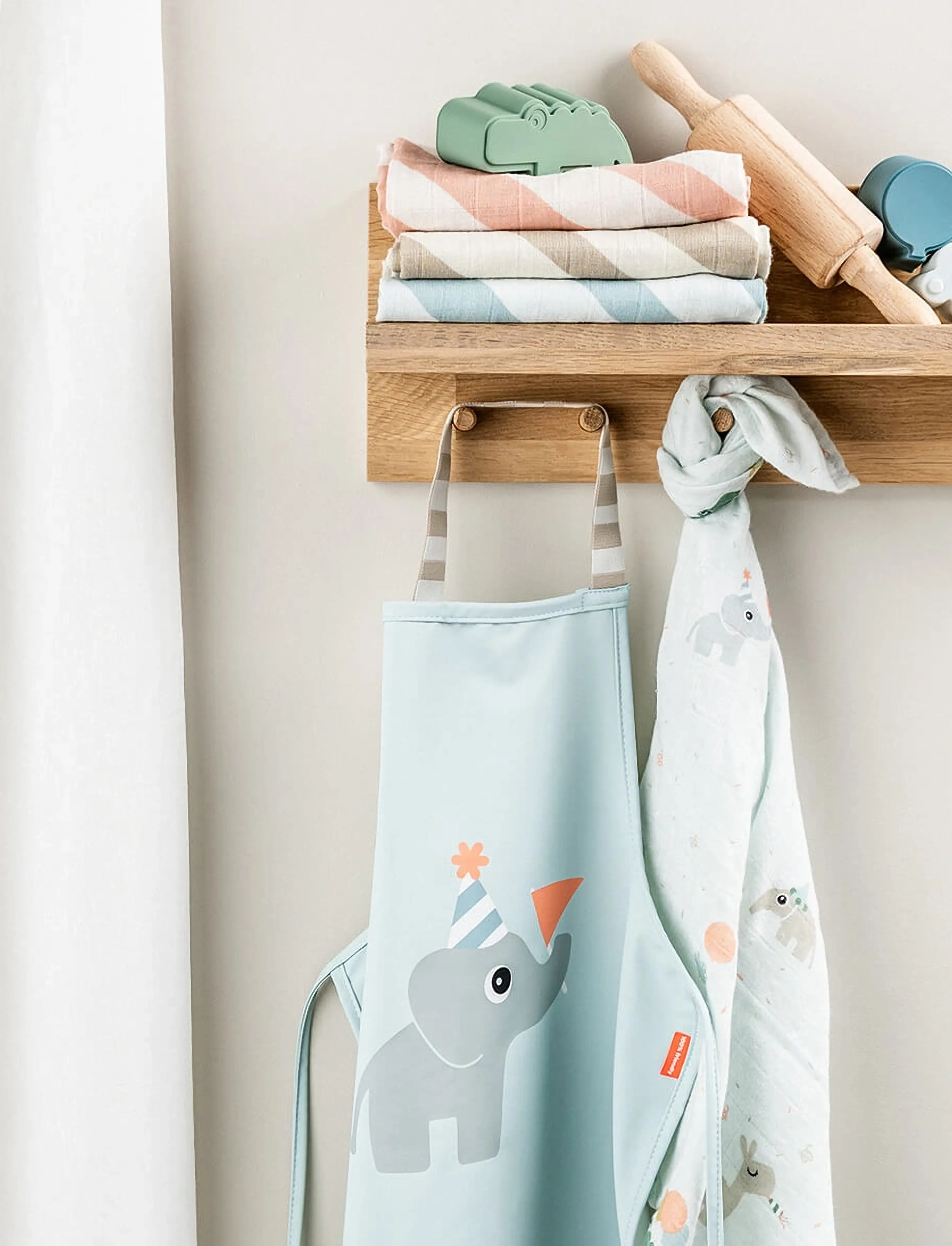 Done by Deer Waterproof Kids Apron Celebration Blue, 48X 38 cm, Baking & Cooking, Blau - Aprons, Kinder
