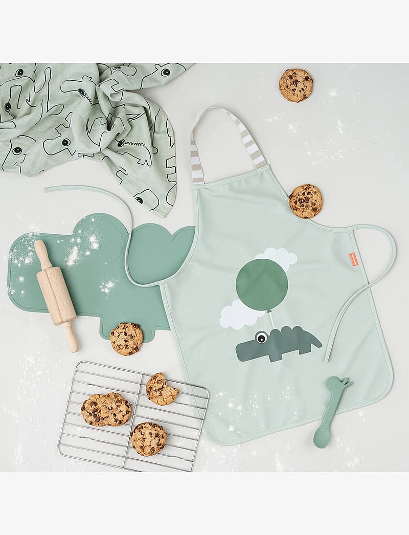 Done by Deer - Waterproof kids apron Happy clouds Green - schürzen - green - 3