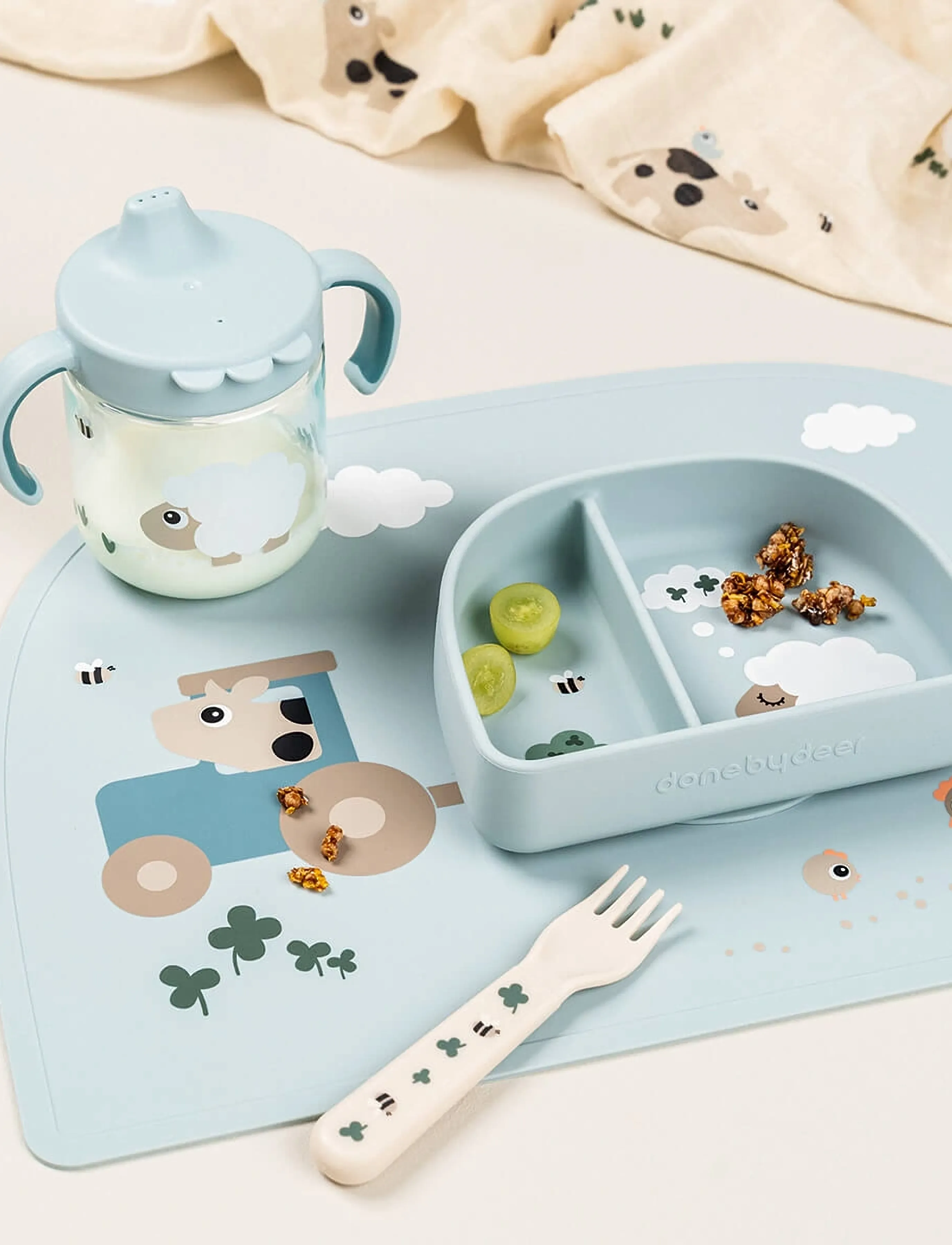 Done by Deer Learning Spout Cup 2-Handle Tiny Farm Blue, Ø 7.5X H 11 cm, Baby Feeding, Blau - Sippy Cups, Kinder