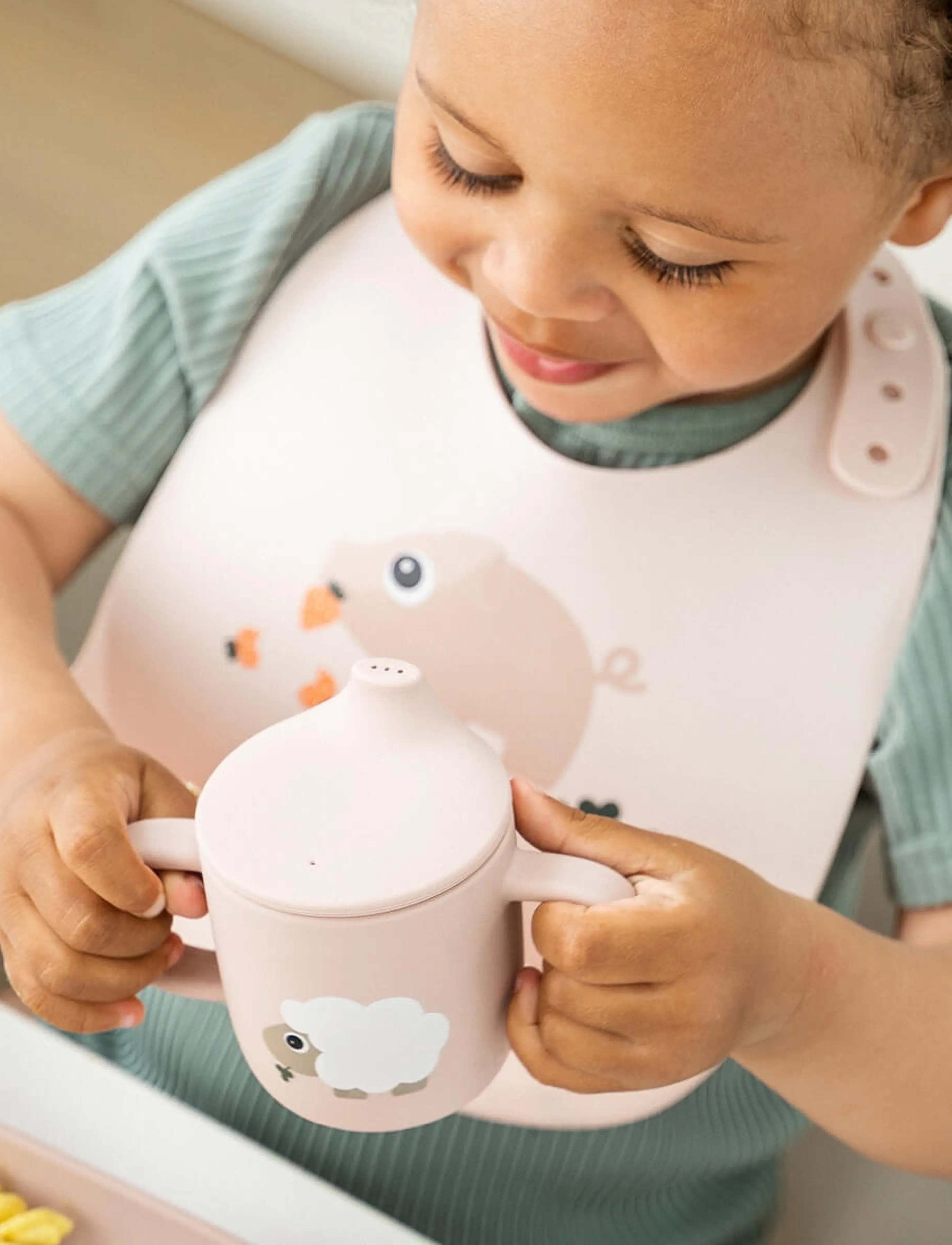 Done by Deer Silicone Spout Cup 2-Handle Tiny Farm Powder, Ø 6.5X H 9 cm, Baby Feeding, Rosa - Sippy Cups, Kinder