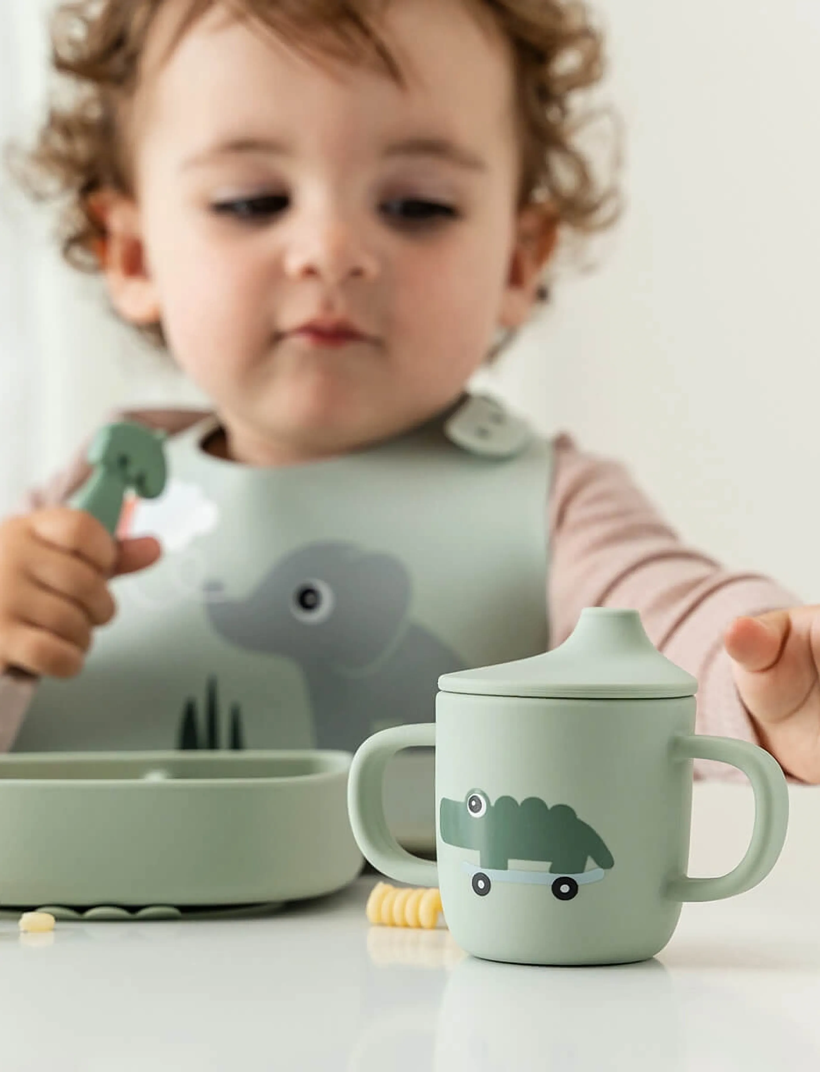 Done by Deer - Silicone spout cup 2-handle Playground Green - schnabeltassen - green - 4
