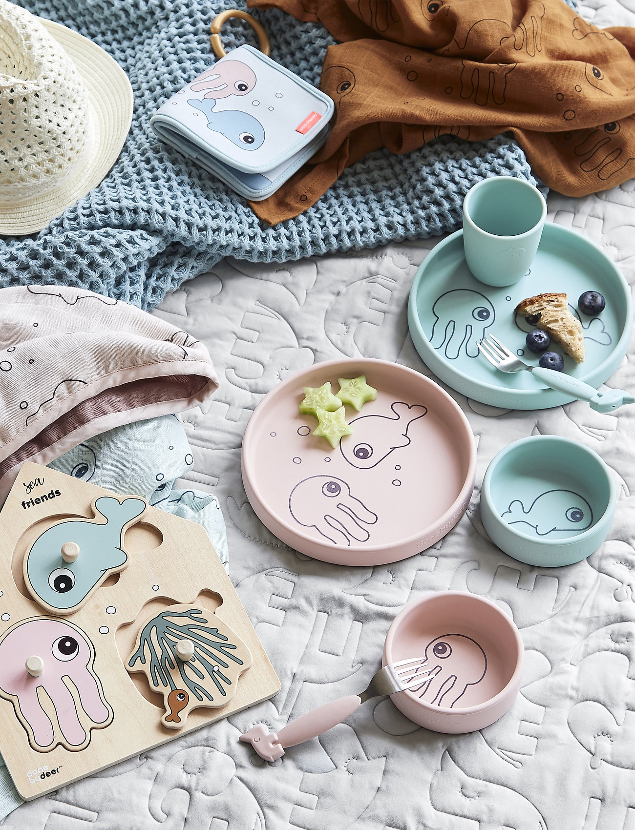 Done by Deer - Silicone dinner set Sea friends Powder - serveringssæt - powder - 5