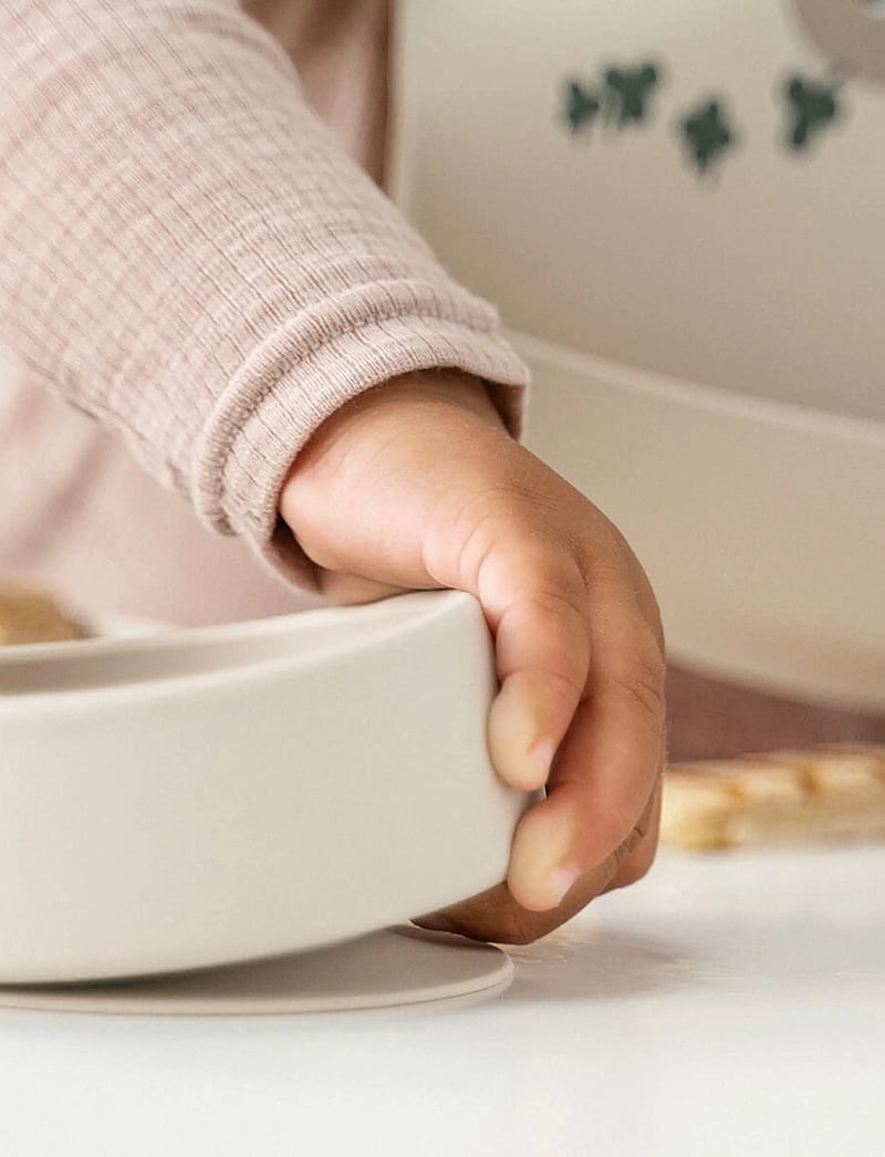 Done by Deer - Stick&Stay dinner set Tiny farm Sand - tassid ja kruusid - sand - 4