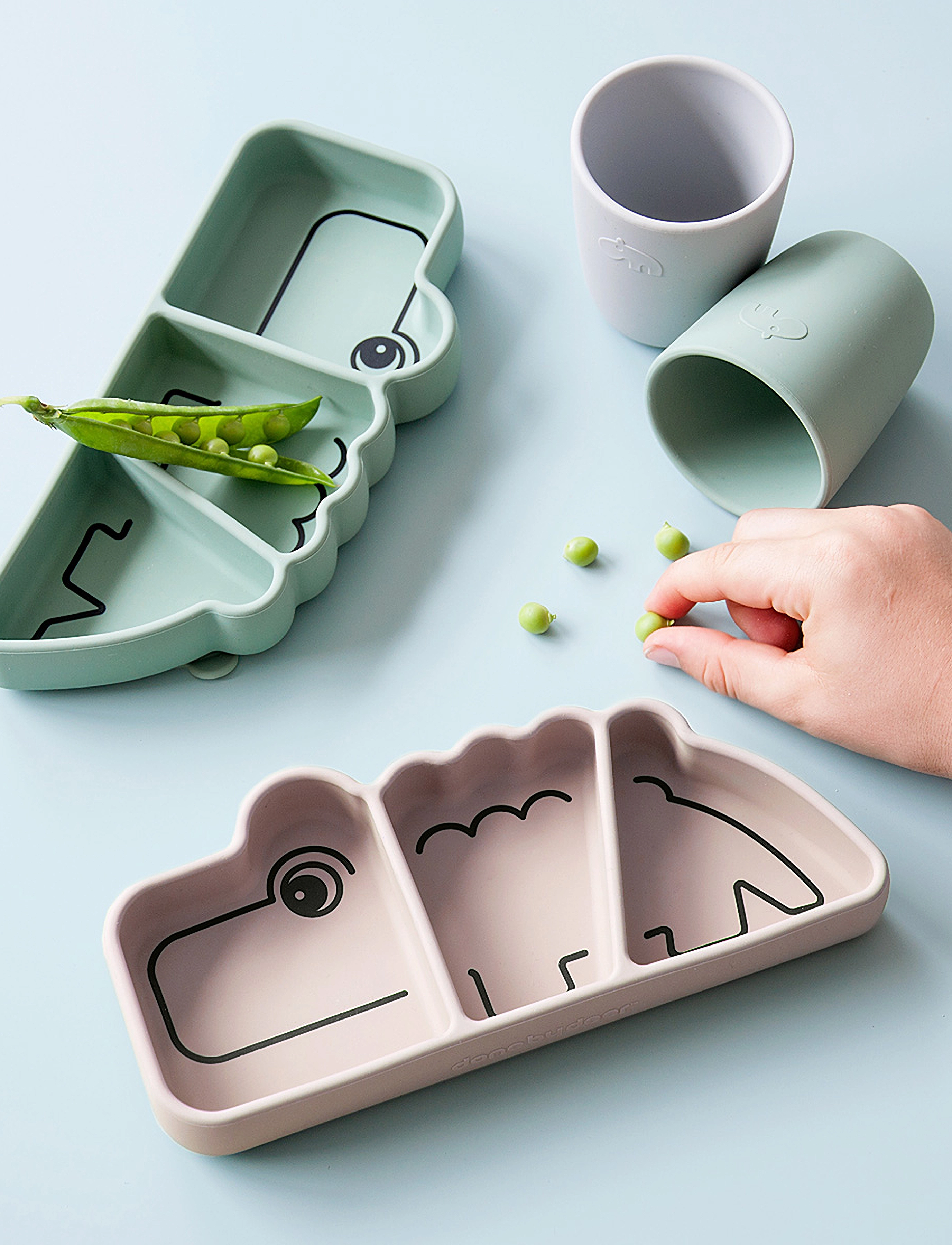 Done by Deer - Silicone Stick&Stay snack plate Croco Powder - serveringssæt - powder - 4