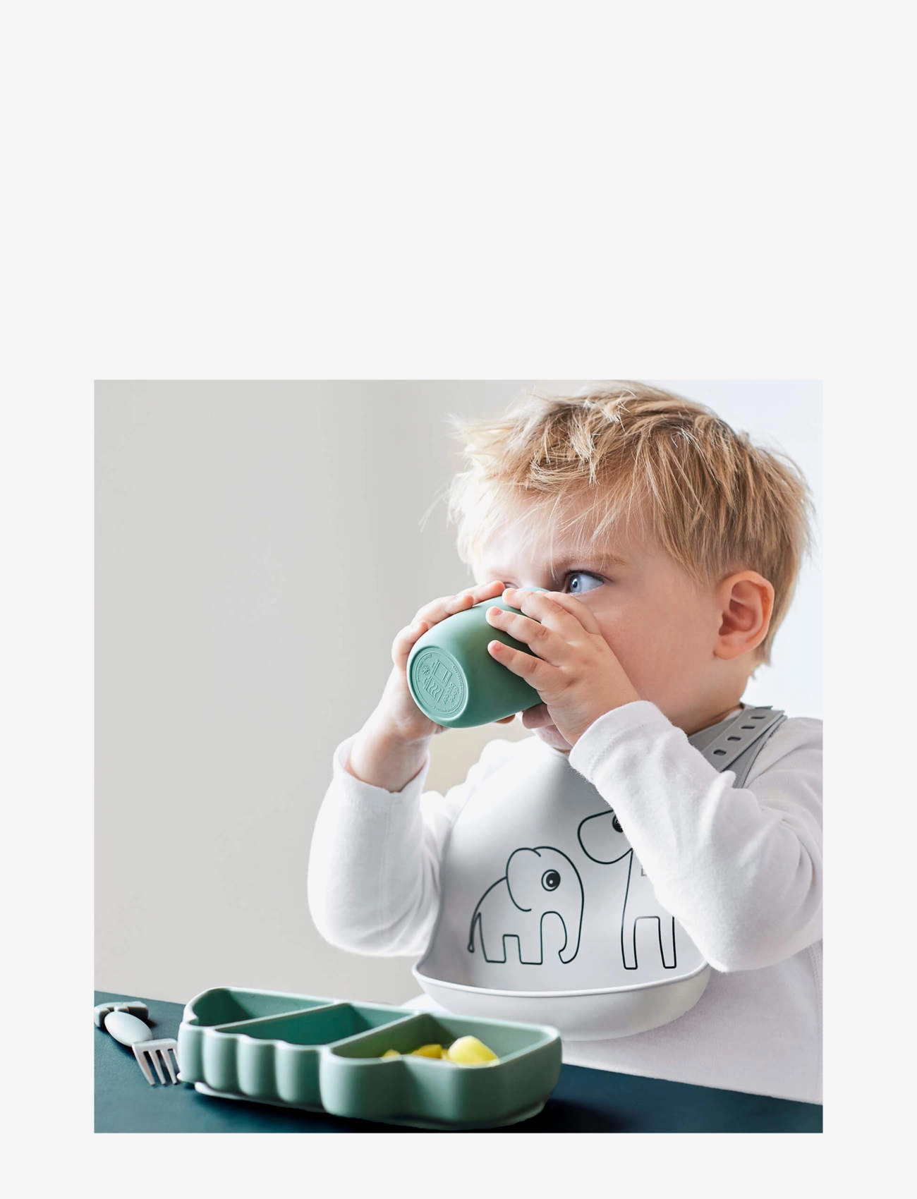 Done by Deer - Silicone Stick&Stay snack plate Croco Green - serveringssæt - green - 5