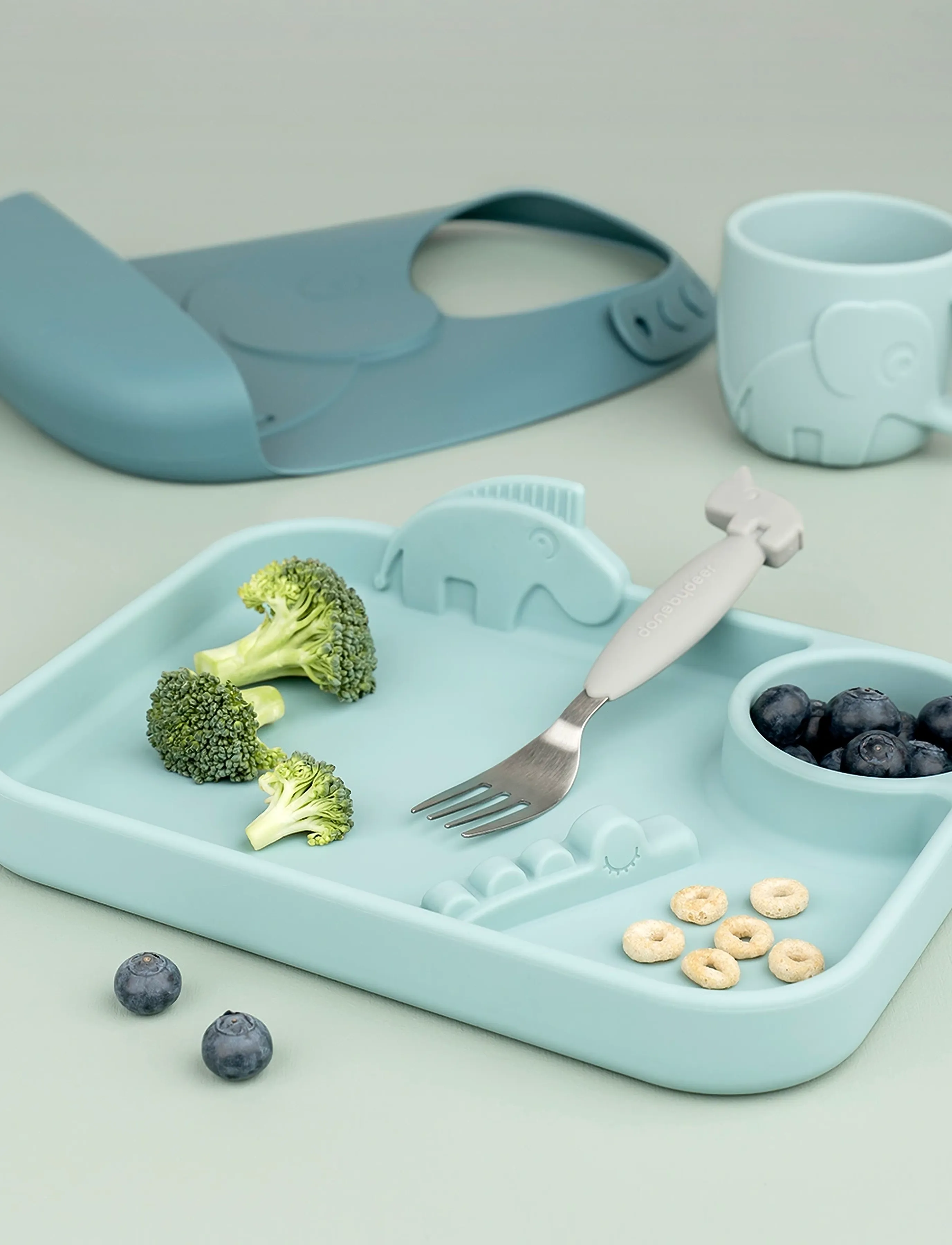 Done by Deer Peekaboo Compartment Plate Friends Blue, 21.5X 16X 5 cm, Plates & Bowls, Grün - Plates, Kinder