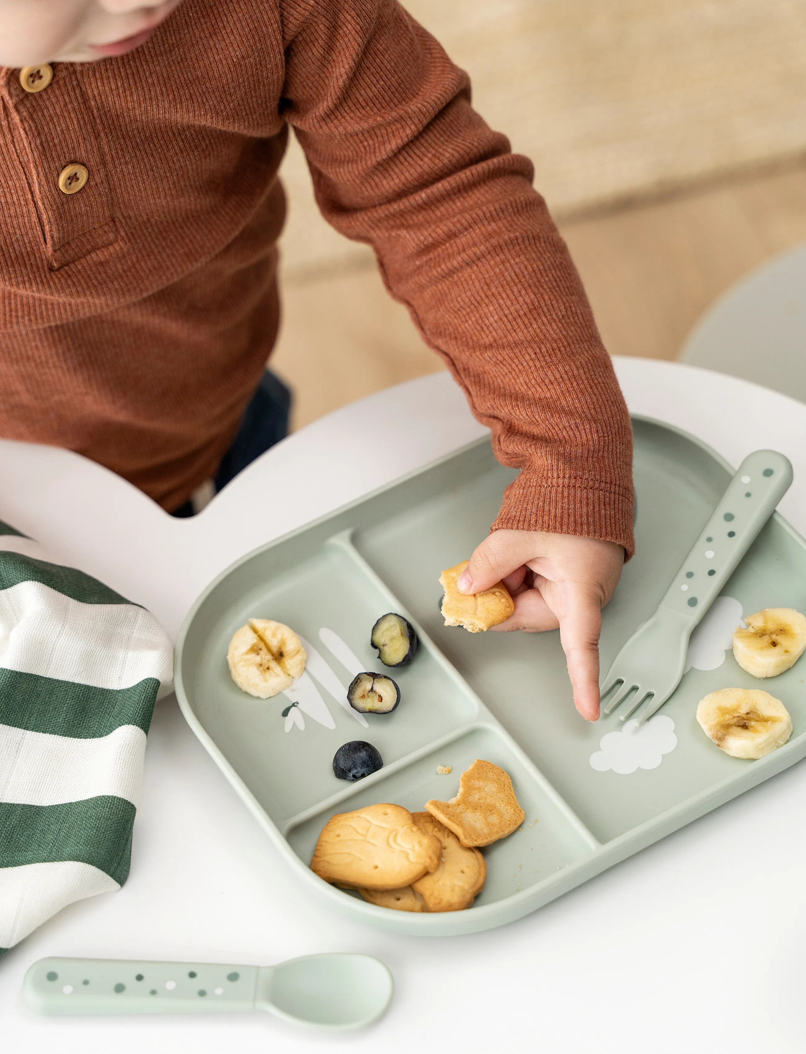Done by Deer Foodie Inddelt Tallerken Croco Grøn, One Size, Plates & Bowls, Grün - Plates, Kinder