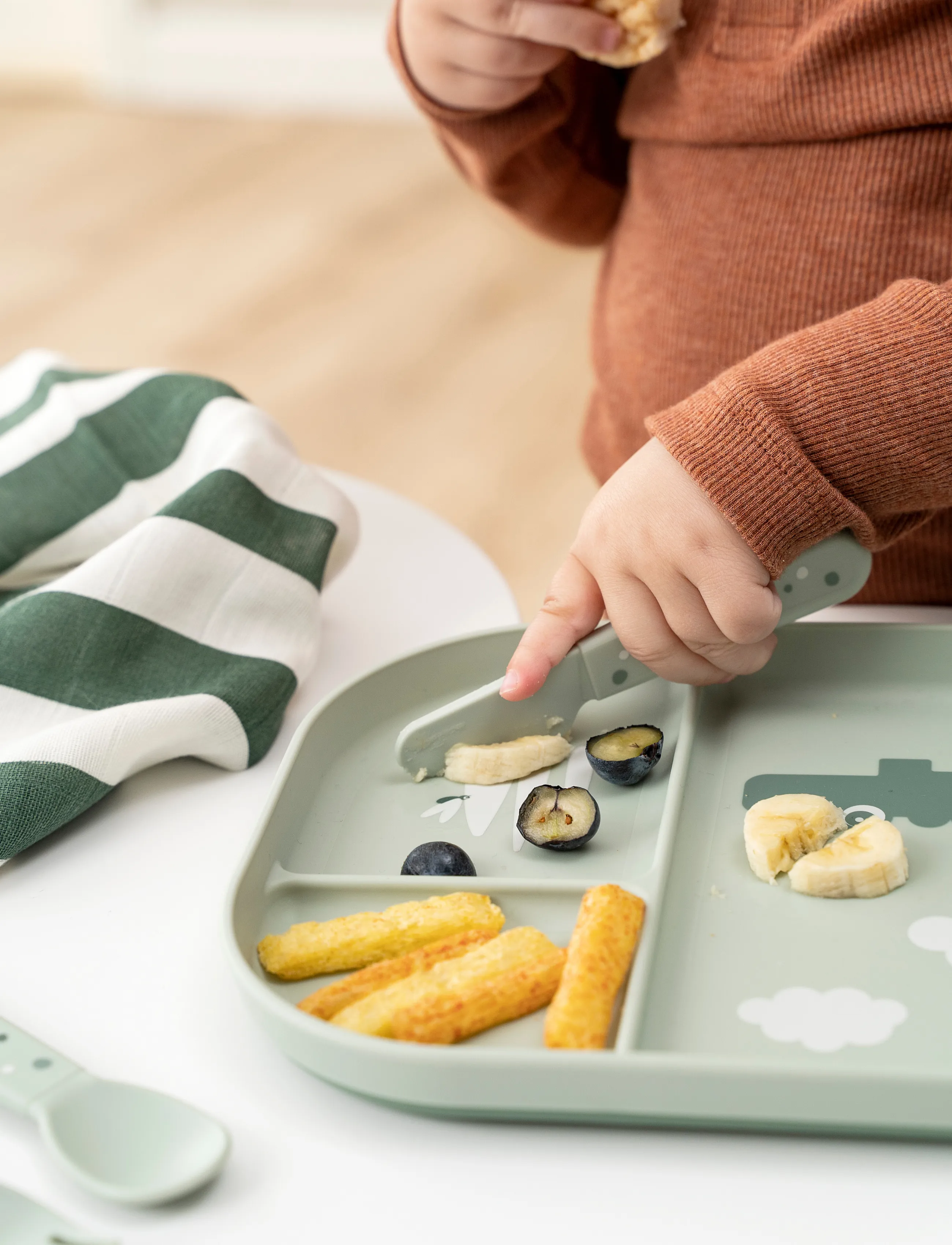 Done by Deer - Foodie compartment plate Croco Green - trauku komplekti - green - 5