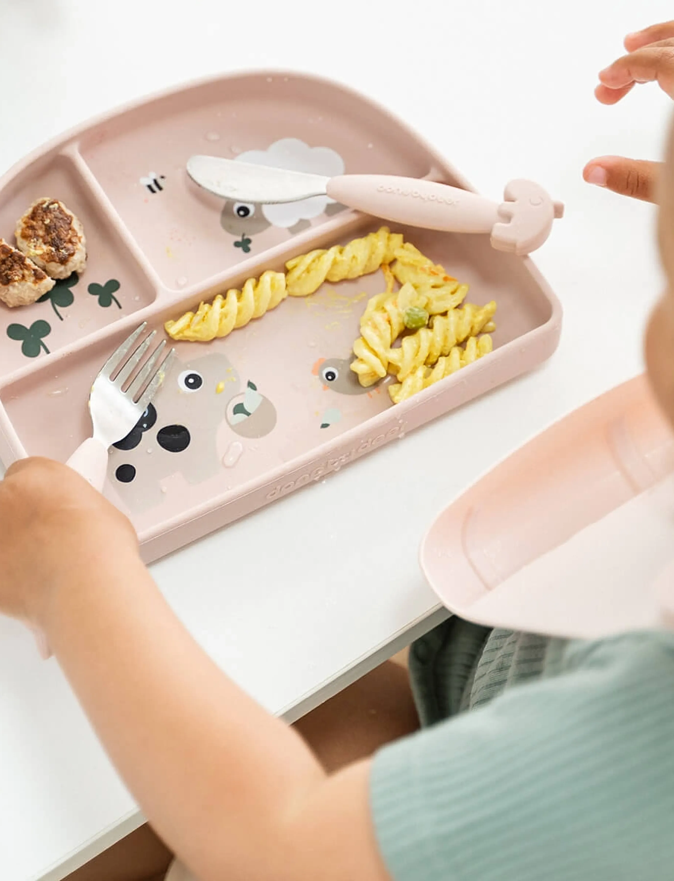 Done by Deer Stick&Stay Compartment Plate Tiny Farm Powder, 20X 16X H 3 cm, Plates & Bowls, Rosa - Plates, Kinder