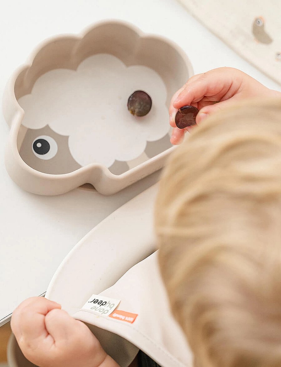 Done by Deer - Silicone Stick&Stay bowl Sheepy Sand - schüsseln - sand - 5
