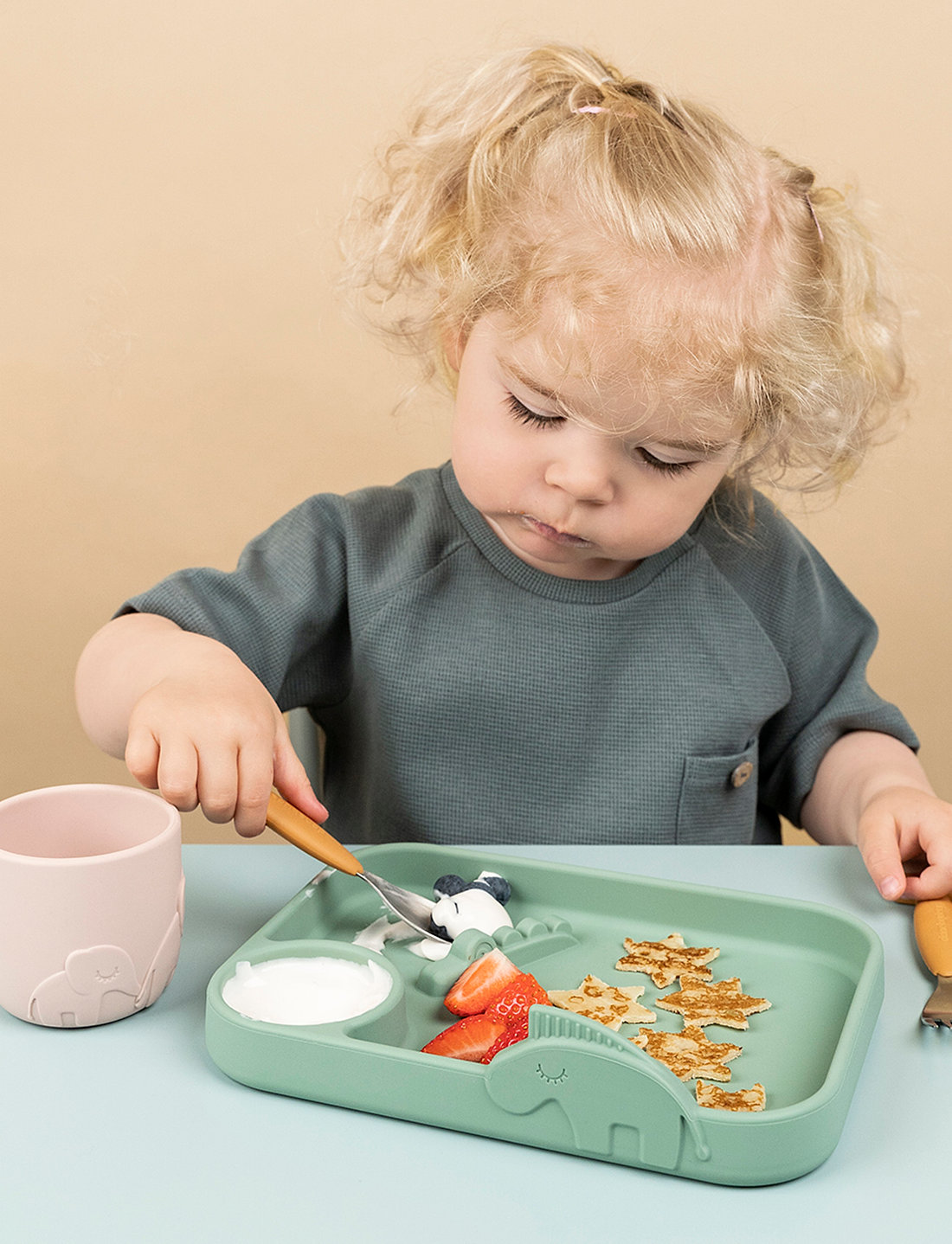 Done by Deer - Peekaboo cup Elphee Powder - essgeschirr - powder - 0