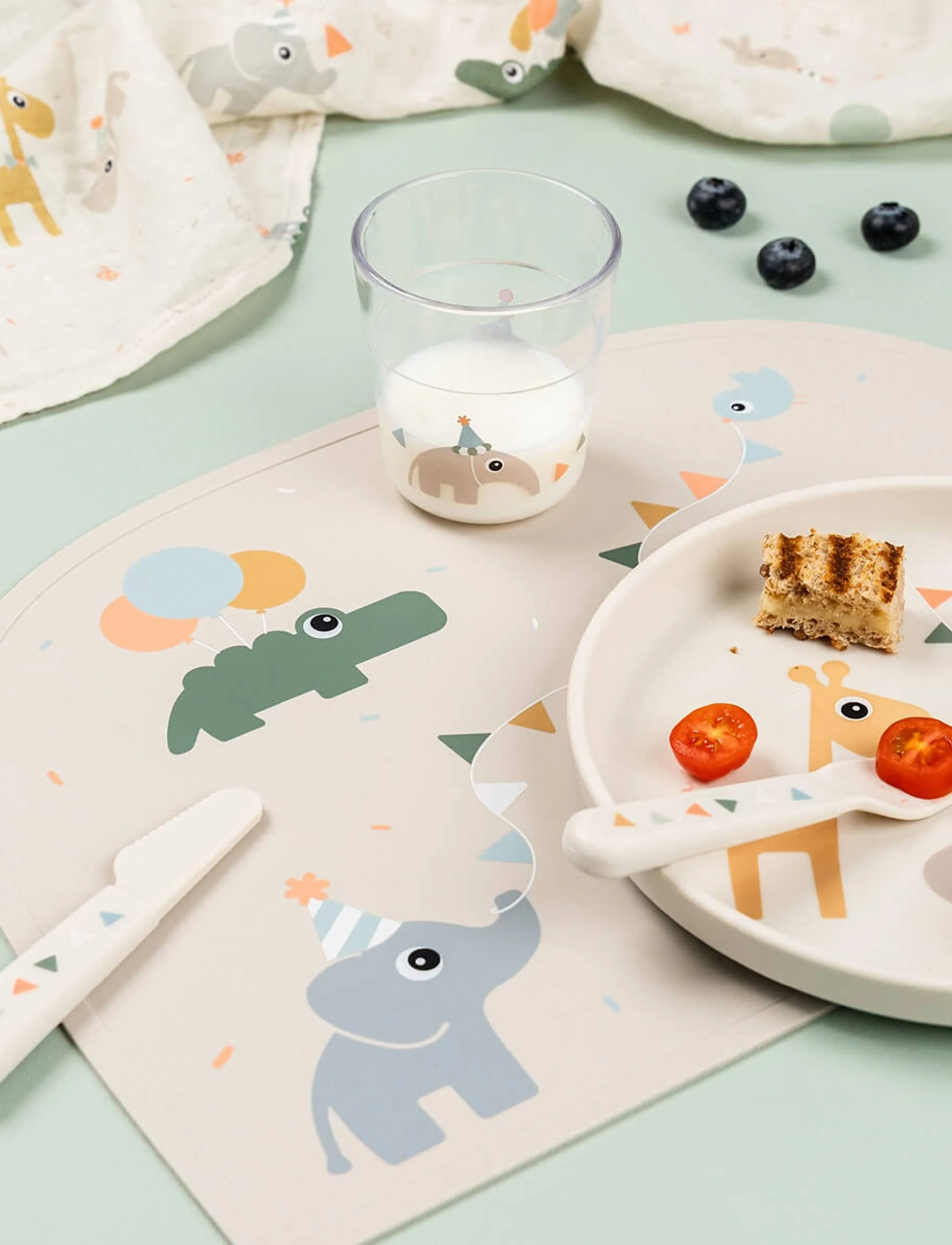 Done by Deer Glass L Celebration Sand, Ø 7.5X H 8 cm, Meal Time, Beige - Cups & Mugs, Kinder