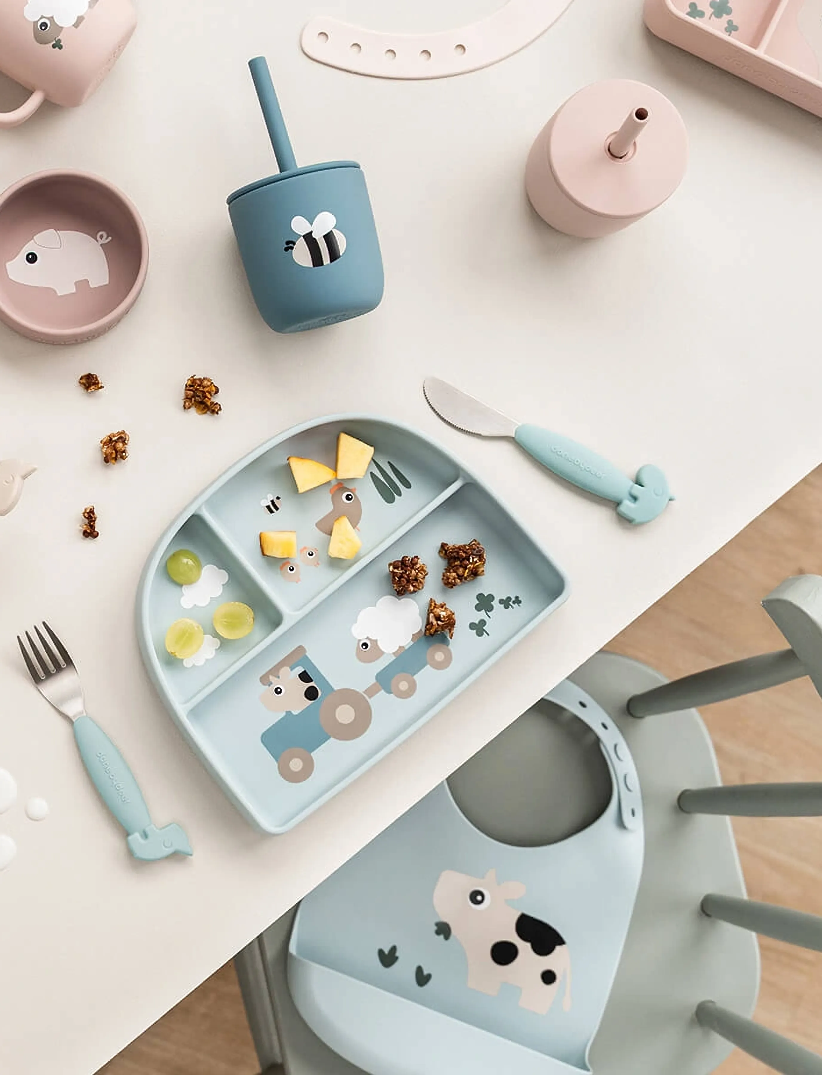 Done by Deer Silicone Straw Cup 2-Pack Tiny Farm Blue, CUP:Ø 7X H 7 cm.STRAW:13.5 cm, Meal Time, Blau - Cups & Mugs, Kinder