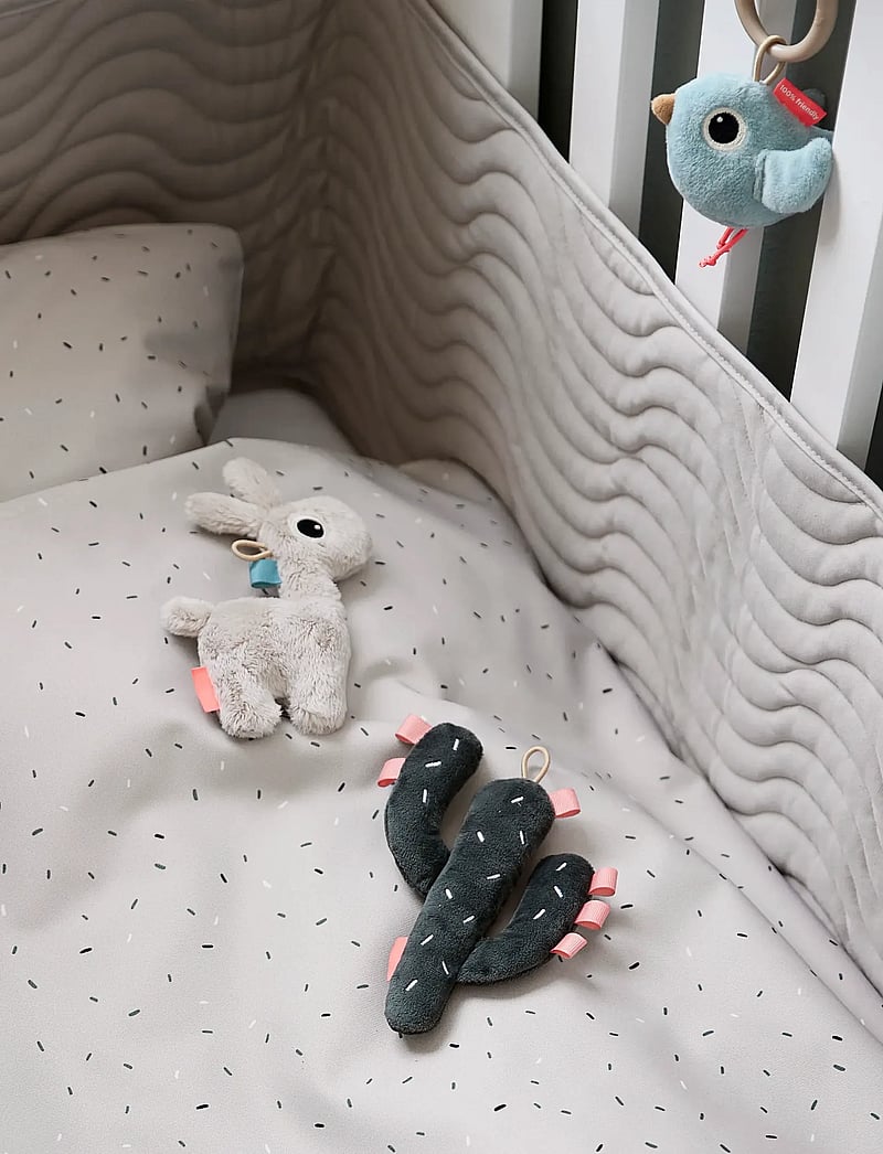 Done by Deer - Quilted bed bumper w/strings Waves Sand - gitterbettumrandungen - sand - 0