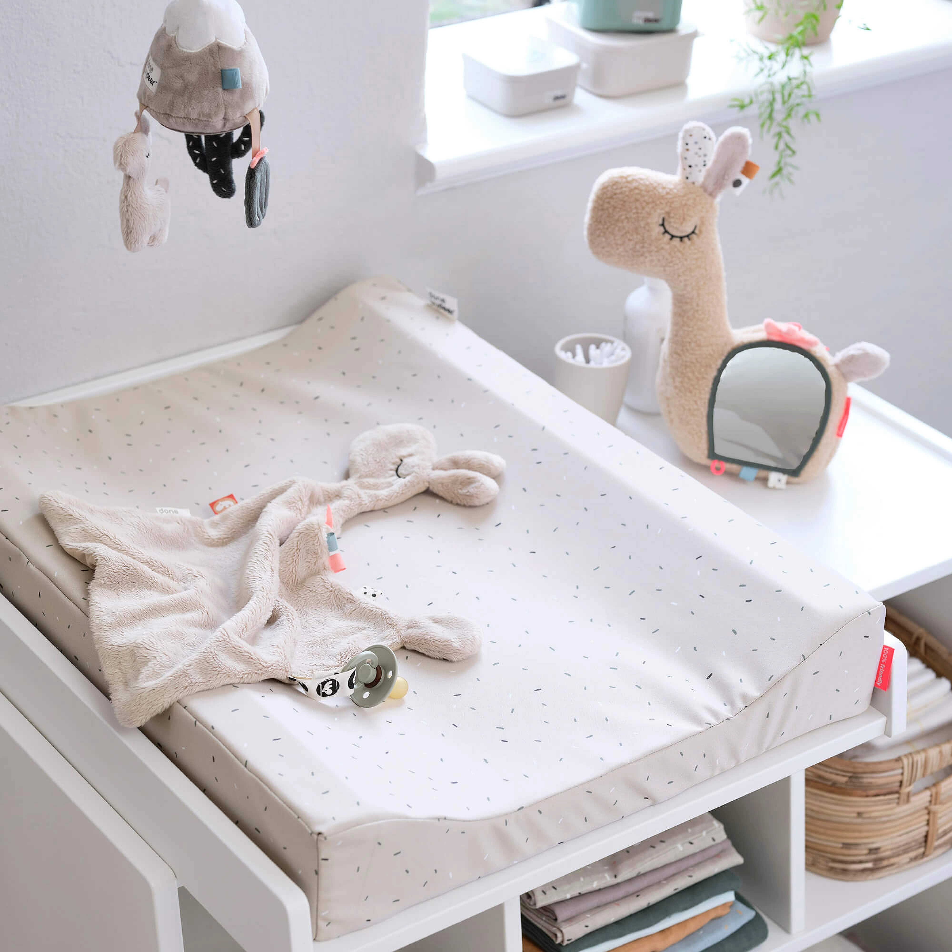 Done by Deer Changing Pad Easy Wipe Confetti Sand, Børn, Konfetti Puslepude, Beige, Str: 50X 65X 10CM