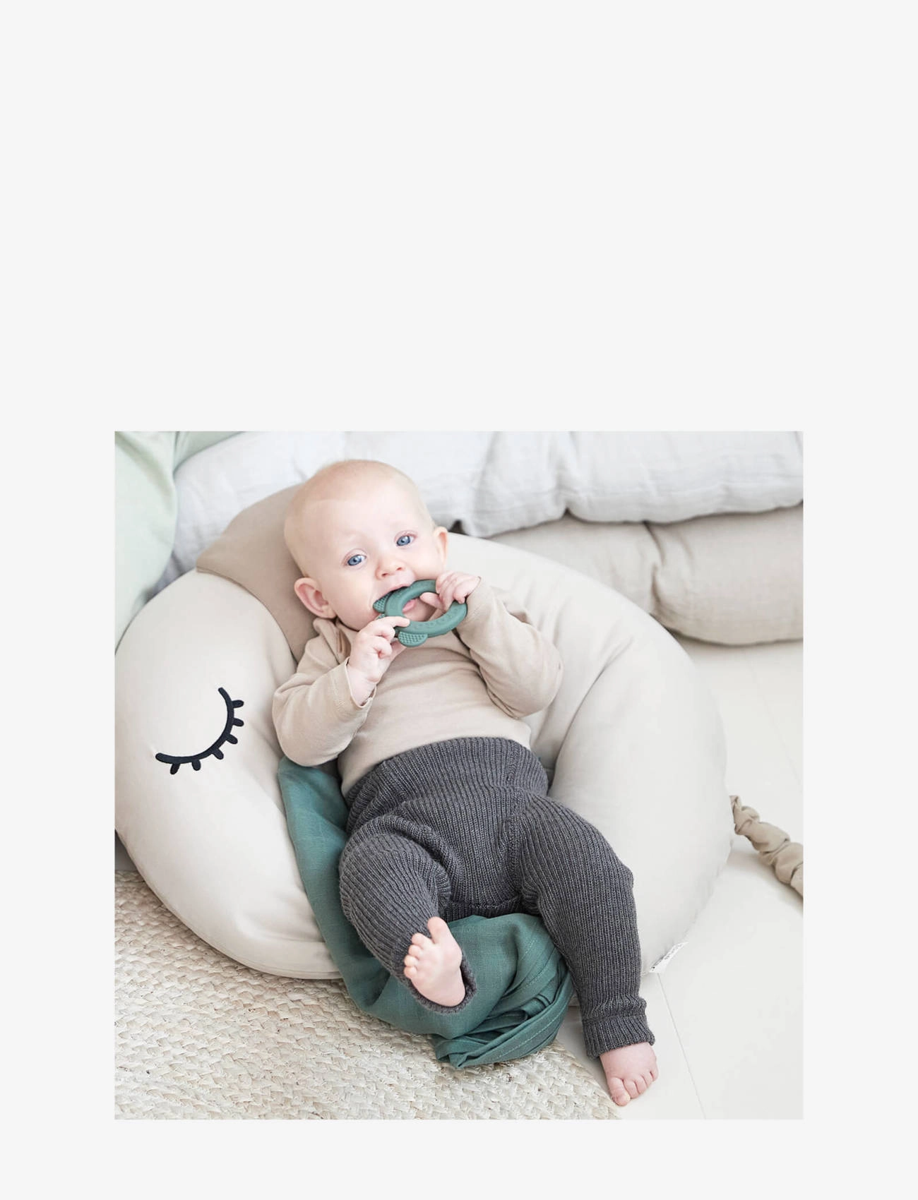Done by Deer - Nursing & baby pillow Elphee Sand - amningskuddar - sand - 2